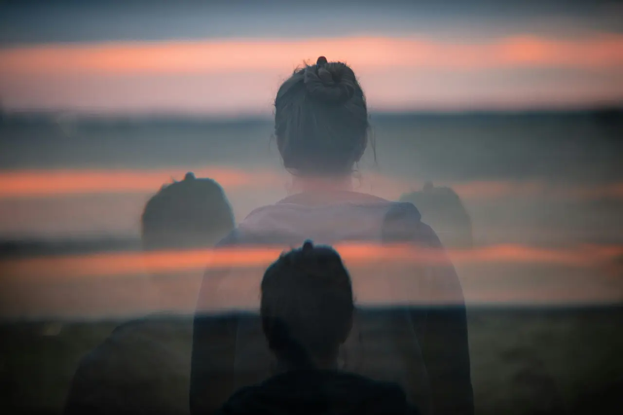 Doppelbelichtung Person Himmel Horizont Abendrot